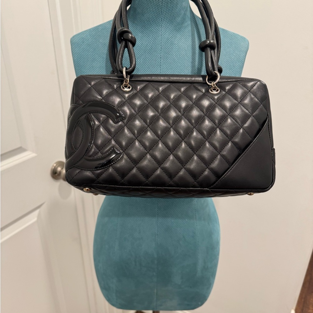 Chic Black Quilted Handbag